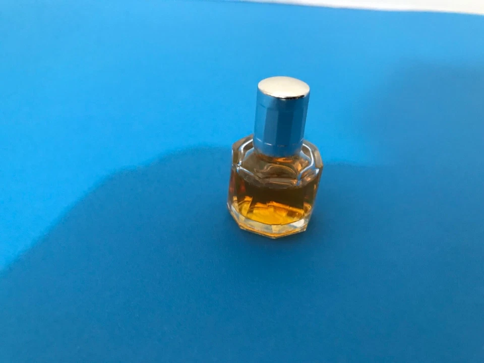 Private Number Etienne Aigner Perfume Deluxe Vidrio Miniatura .17 Oz. 5 ML Foto 2 de 4