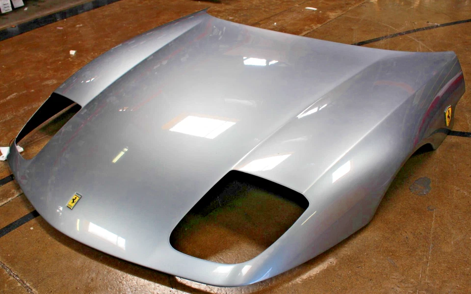 Ferrari 456 M, capó delantero con insignias de recambio, arañazos, usado, P/N 65285000 Foto 3 de 4