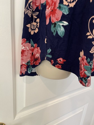 Anyjoin M Red Floral Navy Top Short Sleeve Cold Shoulder Criss Cross - 第 5/15 張圖片
