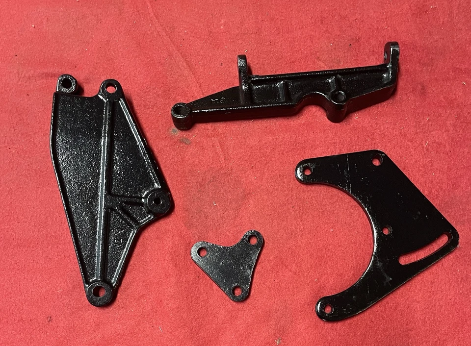 Finales de 1950’s-principios de 1960’s OEM Chevy Corvette bloque pequeño soportes de CA Foto 3 de 4