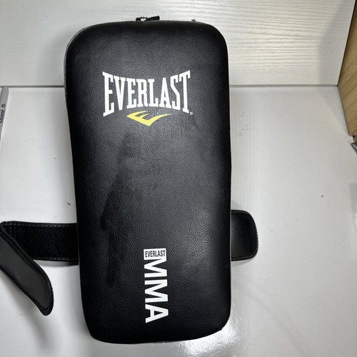 (1) Everlast MMA Muay Thai Pad for Kickboxing Martial Arts Training