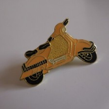 Gold Enamel Metal Pin Vintage Two-Wheel Vehicle Scooter VESPA Italy N5012