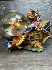 DISNEY'S Winnie The Pooh  Blustery Day Fallen Treehouse Musical Snow Globe. Rare