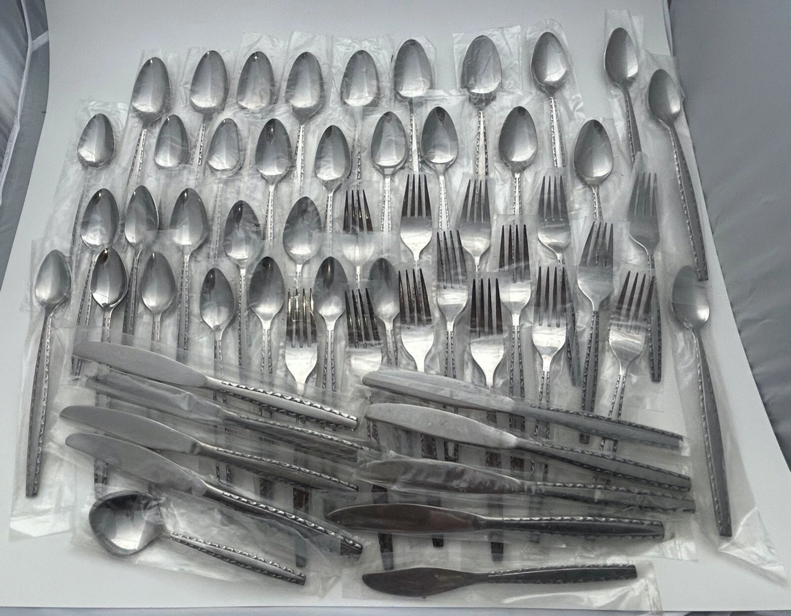 International Silver INS174 Luxury Stainless Flatware 56 pieces 6 place setting+