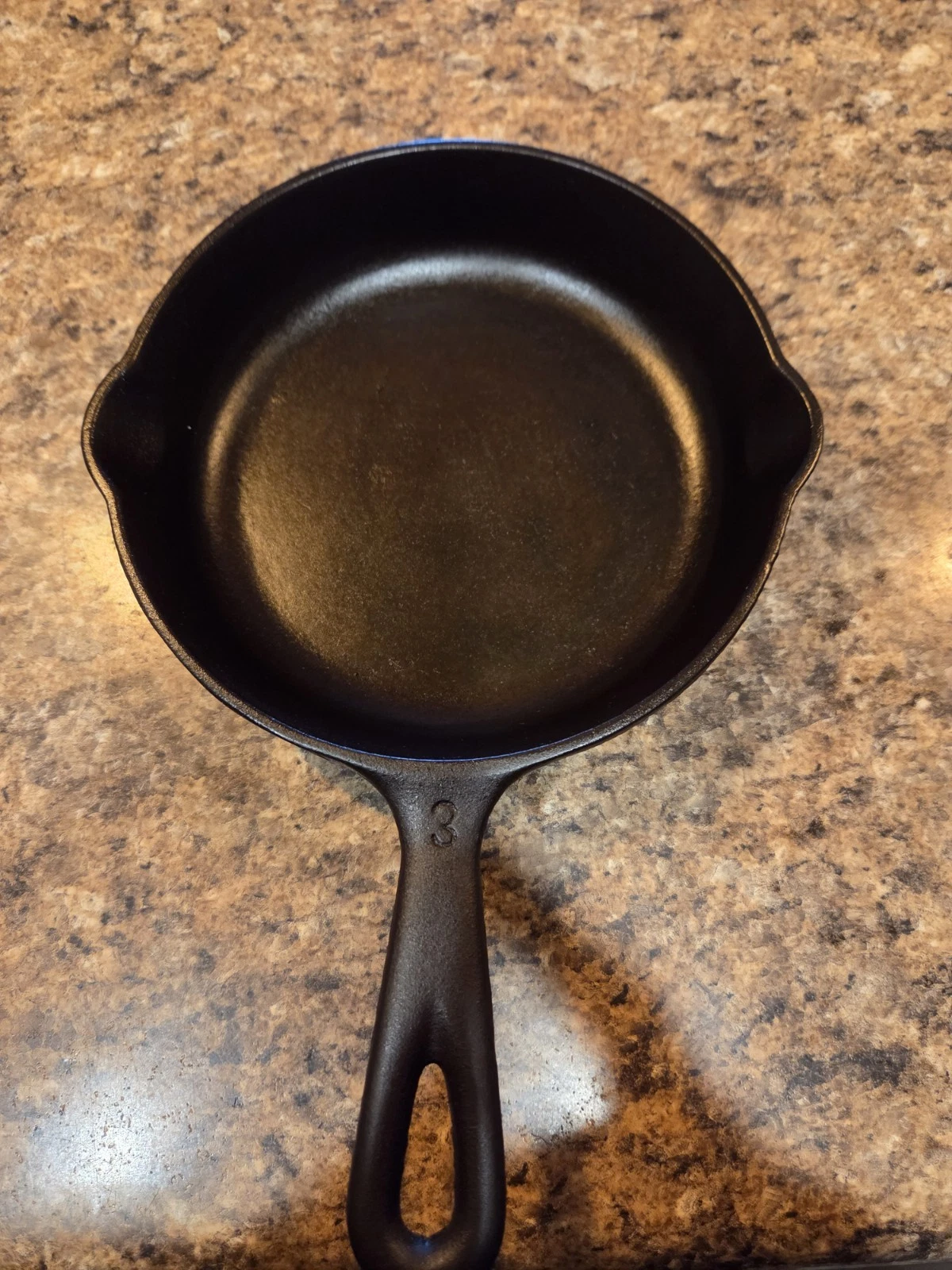 O’Brien & O’Brien Chicago No. 3 Cast Iron Skillet – Fully Restored