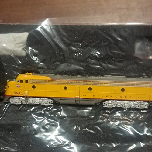 Locomotora diésel Broadway Limited Imports EMD E9A escala N Milwaukee Road #3249 | Zustand: New