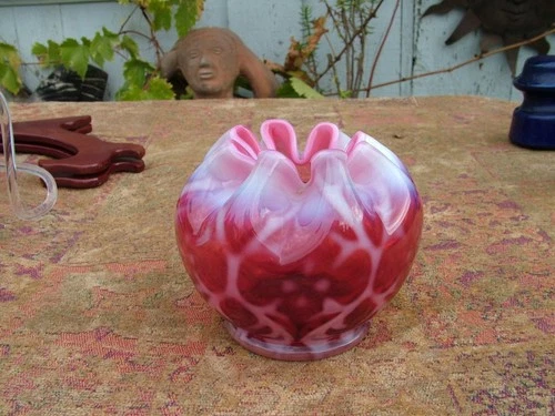 VINTAGE SIGNED FENTON CRANBERRY GLASS DAISY & FERN OPALESCENT ROSE BOWL