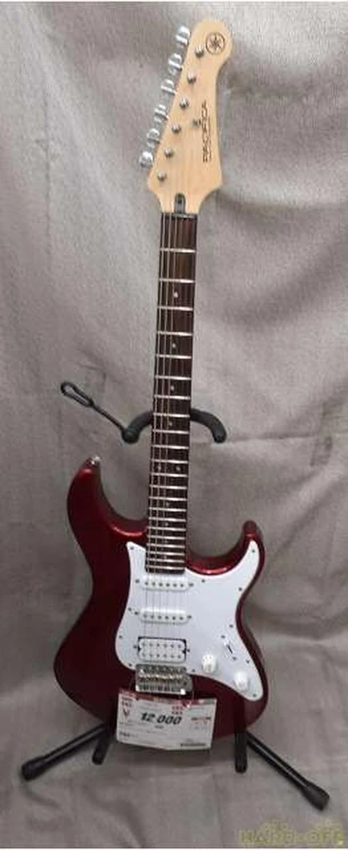 YAMAHA PACIFICA012 Electric Guitar
