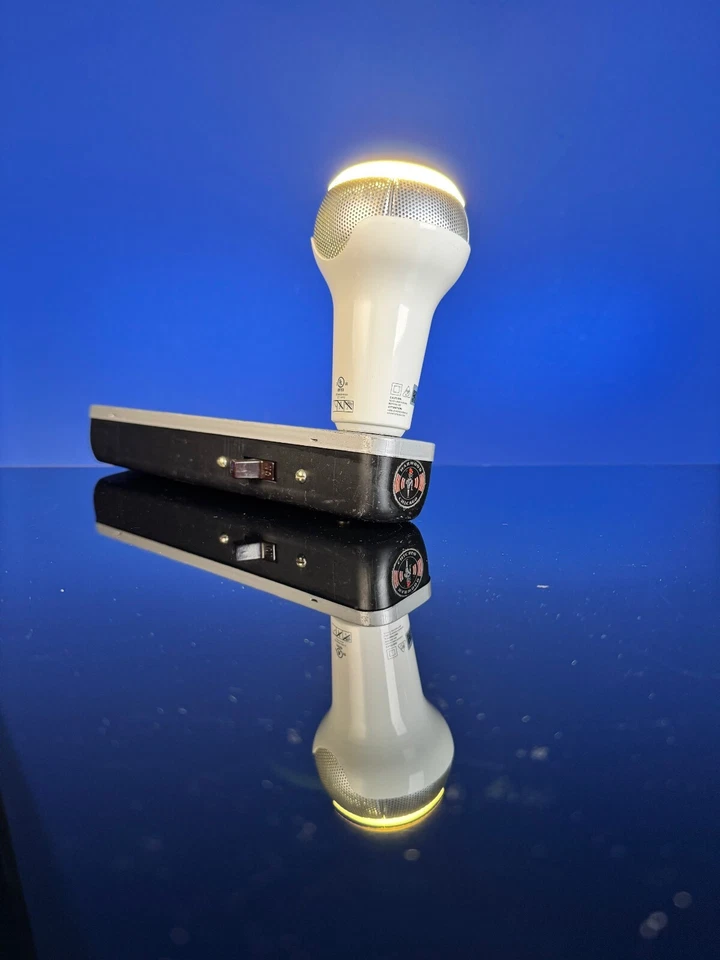 Sengled Solo Combo Altavoz y Bombilla LED Bluetooth Ilumina tu Escritorio y juega Foto 3 de 4