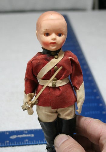 Muñeca de recuerdo de guardia vintage, masculina, Beefeater, Torre de Londres 6" - Imagen 2 de 8