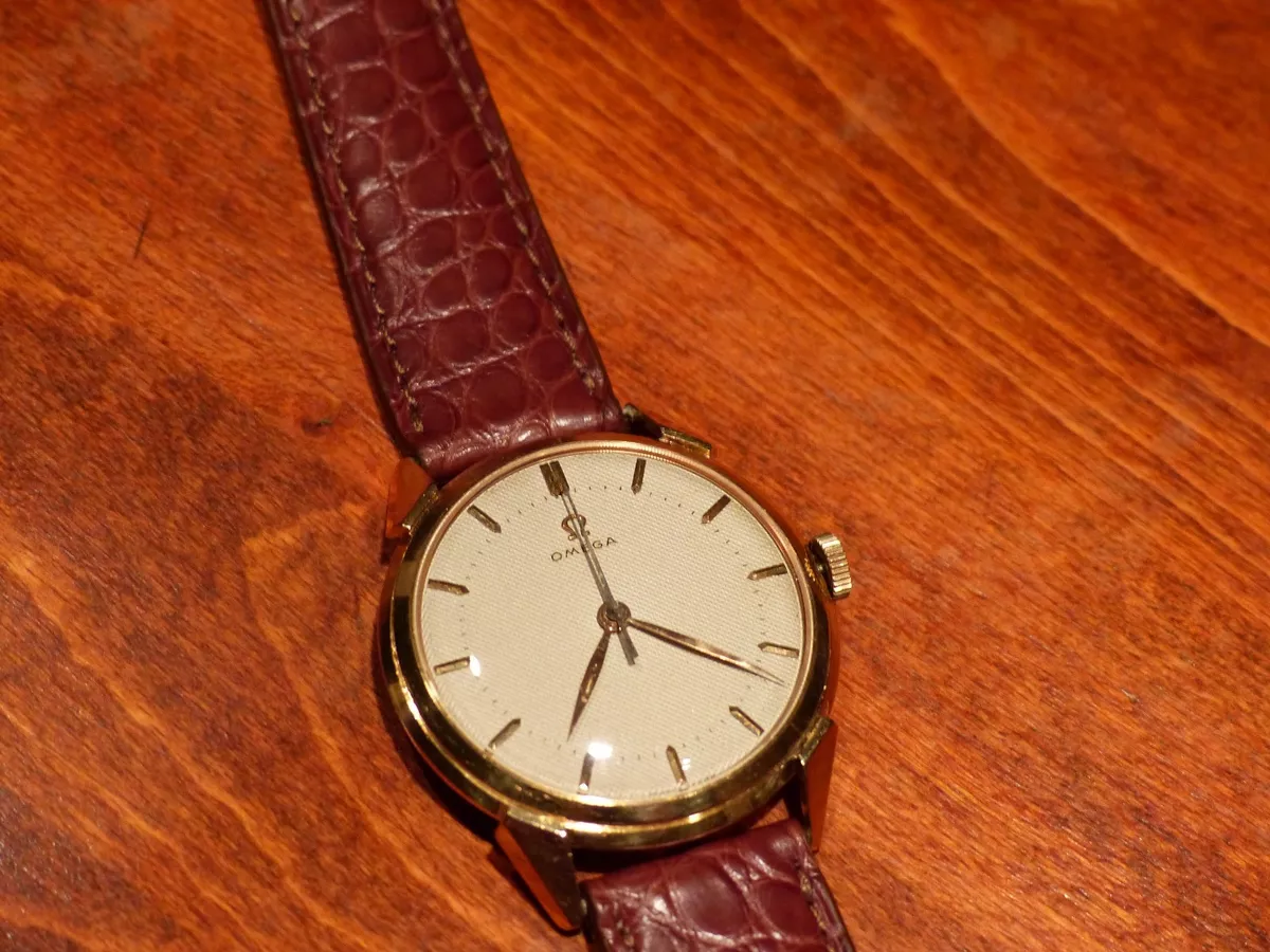 Ancienne montre Om ga m canique en or
