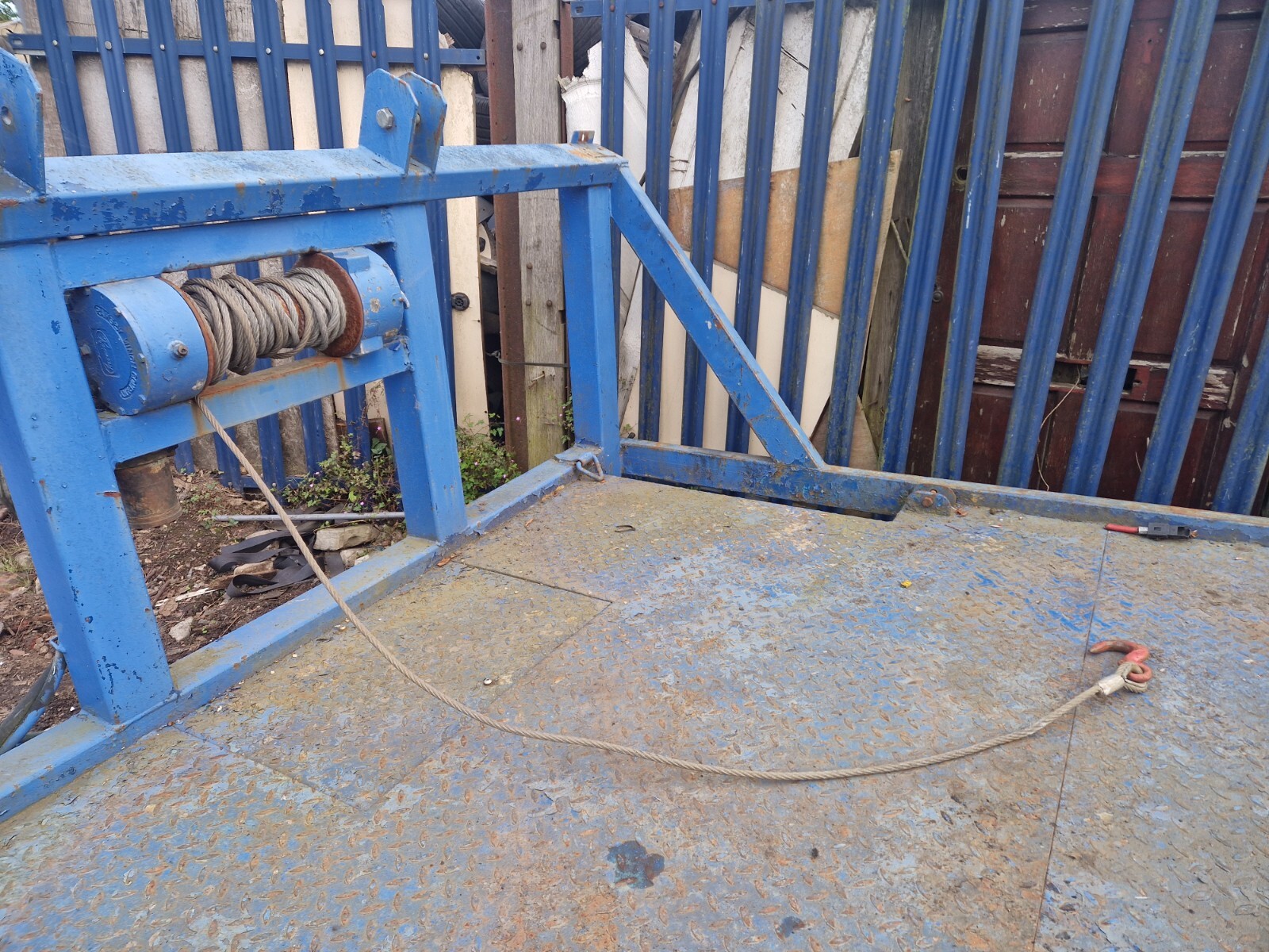 TRUCK RECOVERY BED 7.5T With heavy duty aluminium ramps and hydraulic