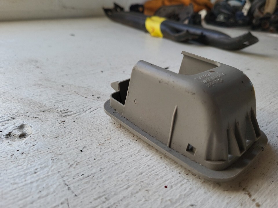 20132017 CADILLAC XTS REAR DECK CHILD SEAT LOWER ANCHOR TRIM COVER CAP