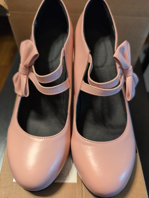Size 8 Pink Women's Heels Closed Toe 2.5" Heel Adjustable Strap With Bow 