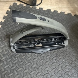 Staples Arc System 11 Hole Desktop Paper Punch 8 Sheet Adjustable w/Drawer 40836