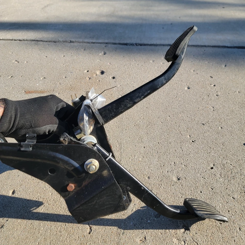 Conjunto de cable de caja de pedal de embrague Volvo 240 raro 242 244 245 freno Foto 4 de 4