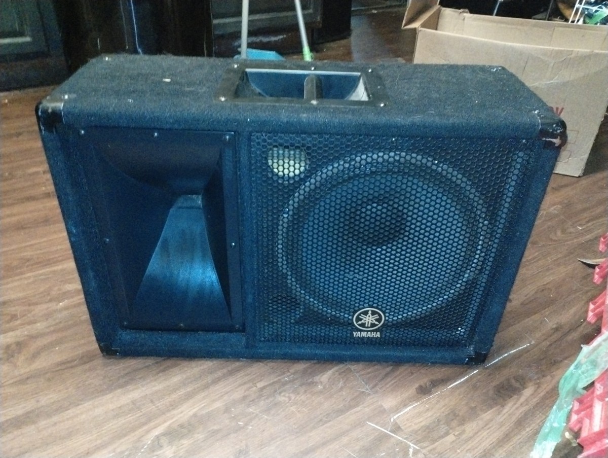 Yamaha SM12V Stage Monitor Speaker 12