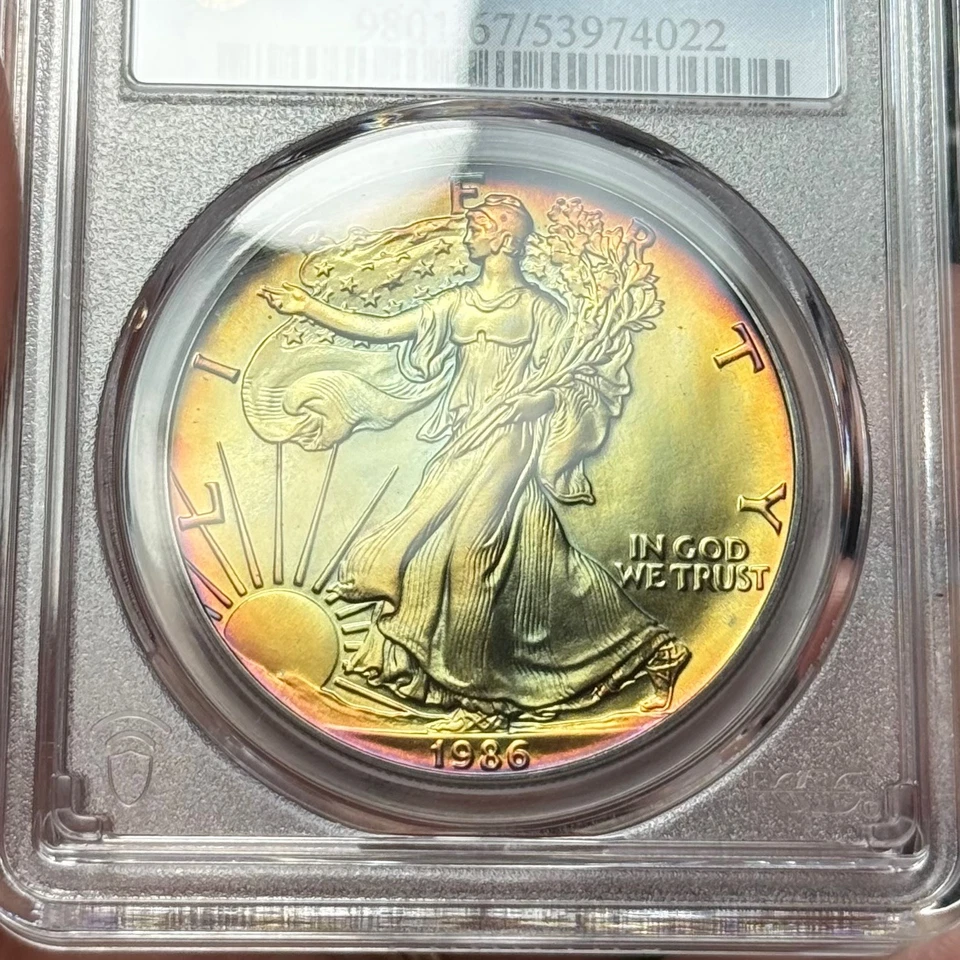 American Silver Eagle 1986 $1 MS67 tonificado - escudo dorado PCGS - hermoso tono Foto 3 de 4