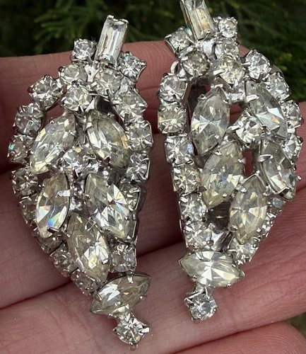 Vintage clear Rhinestone clip Earrings costume jewelry