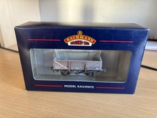 Bachmann 33-082, OO gauge,China Clay wagon, Weathered Bauxite Livery , NEW !