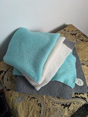 Mittelgroße handgestrickte Handarbeit Häkeldecke grau creme neuwertig 