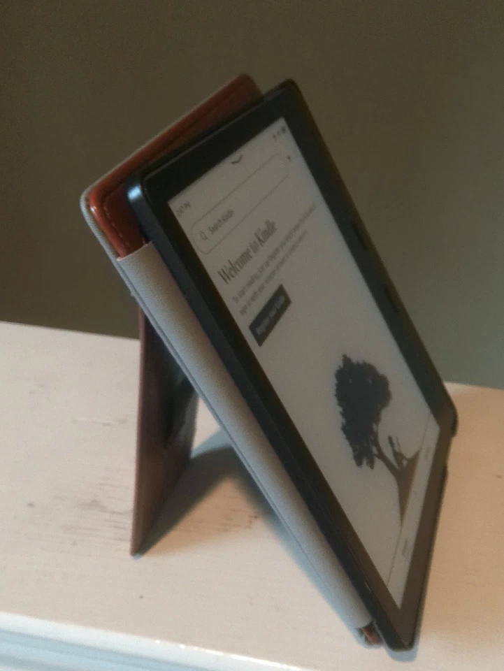 Amazon Kindle Oasis 7 inch 8 gig 9th gen - CW24Wi - Image 3 of 4