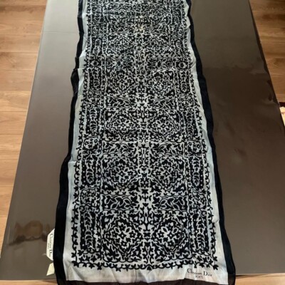 Christian Dior Sport Schal schwarz-weiß Blumenmuster 100 Baumwolle gebraucht