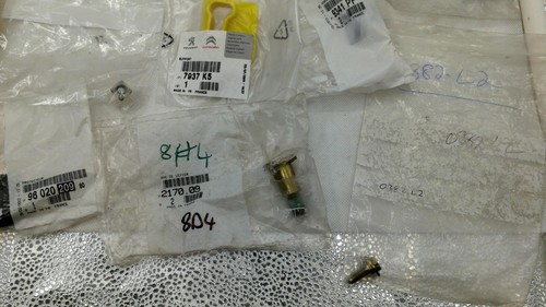 New OEM Peugeot parts bundle 2 - 90s to 00s peugeot parts joblot money maker - Picture 5 of 7