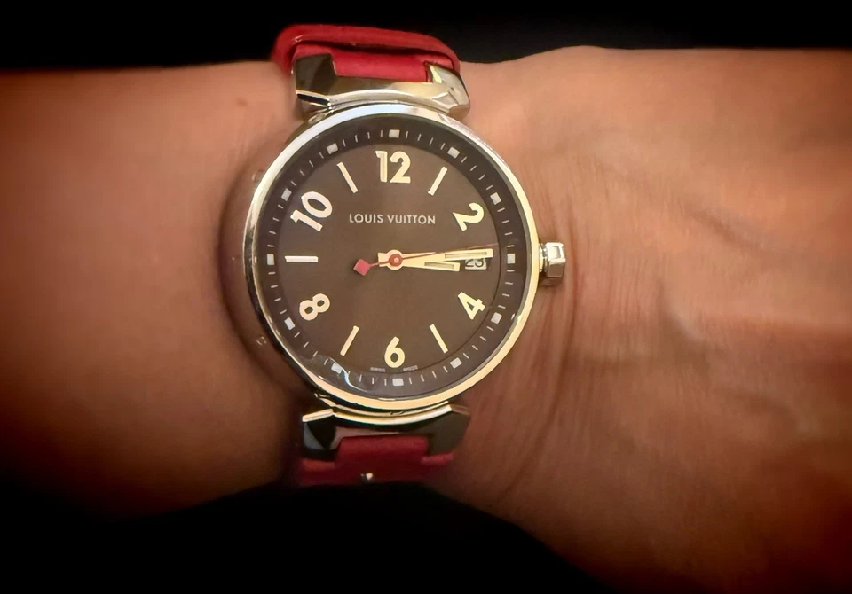 Reloj Louis Vuitton LV Tambour usado. Esfera de acero, correa de cuero marrón y rojo Foto 4 de 4