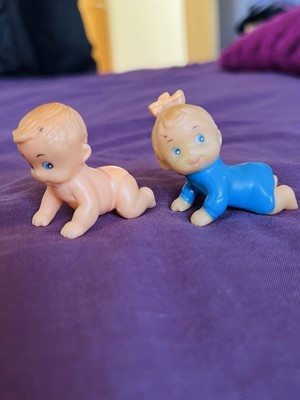 Zwei Vintage ''Baby Kewpie'' Krabbelgummi Mini Puppen, 60er Jahre