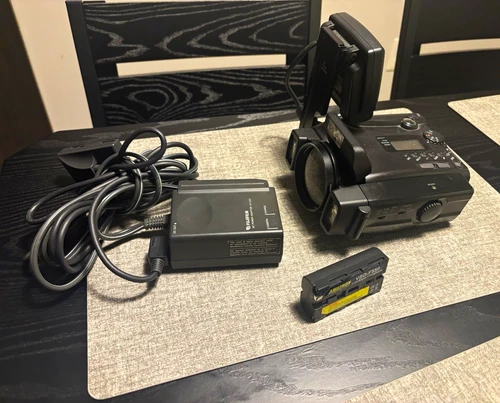 Vintage Fujifilm Fujix DS-220 Digital Card Camera With PA-D22 Monitor - product listing photo