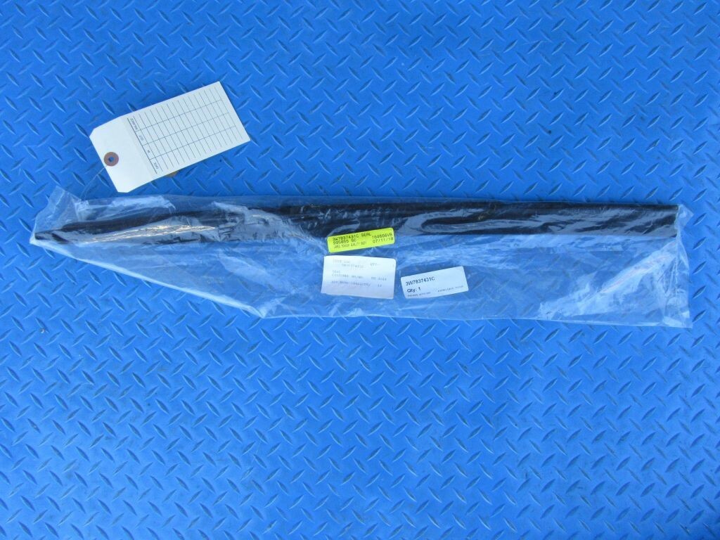 Bentley Continental GTC left door guide gasket NEW #8340