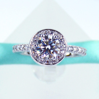 1Carat White G Moissanite Diamond Halo Engagement Ring 925 Sterling Silver 