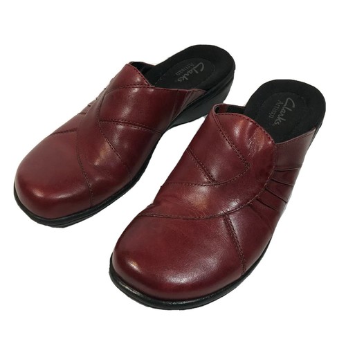 clarks nursing clogs