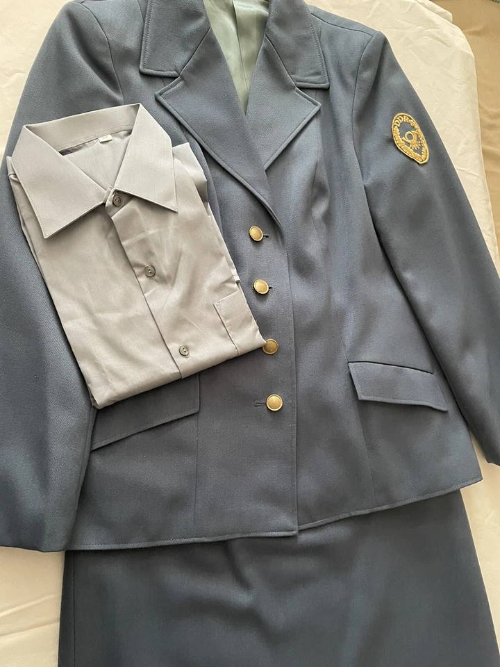 Original DDR Uniform für Damen POST  - Bild 4 von 4