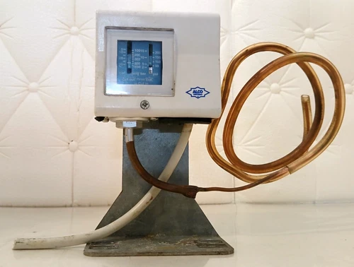 EMERSON REFRIGERATION CONTROLLER 71B2 PS1-W5U THERMOSTAT