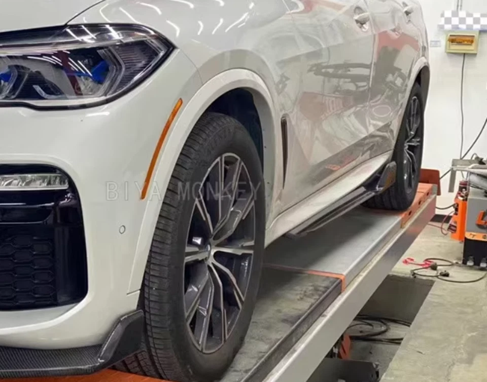 Cubierta divisor lateral faldón exterior fibra de carbono real para BMW X5 2000-2021 Foto 3 de 4