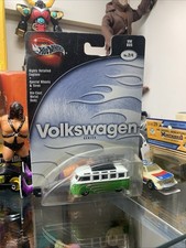 Hot Wheels 2002 Volkswagen Bus No. 2/4