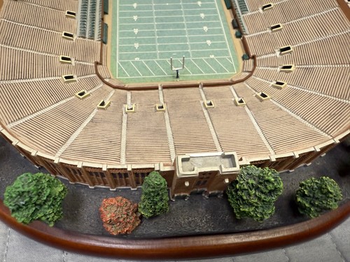 NOTRE DAME FIGHTING IRISH STADIUM DANBURY MINT NO BOX - Picture 5 of 12