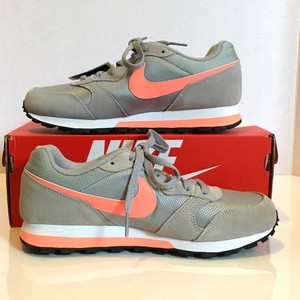 749869 nike