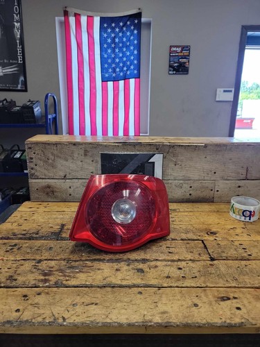 05-07 JETTA 06-07 GLI LEFT REAR DRIVER BRAKE TAIL LIGHT QTR PNL MNT RED OUTER LH