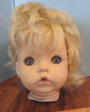 VINTAGE PLASTIC BABY/ TODDLER HEAD DOLL PARTS 4" BLUE EYES/BLONDE WIG KT