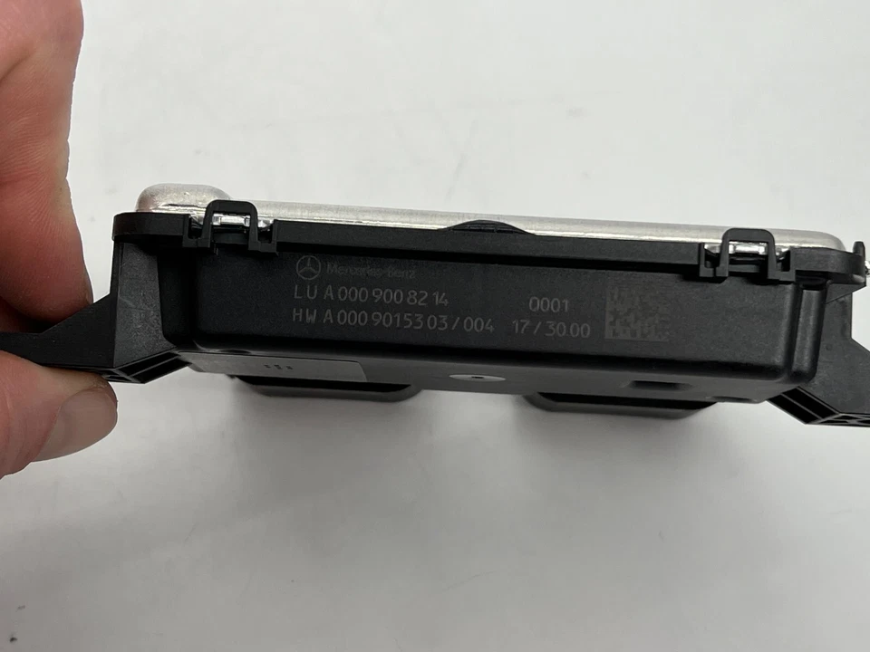 Unidad de módulo de control de bomba de combustible GLA Sprinter nueva OEM 2019-24 Mercedes A0009008214 Foto 2 de 4