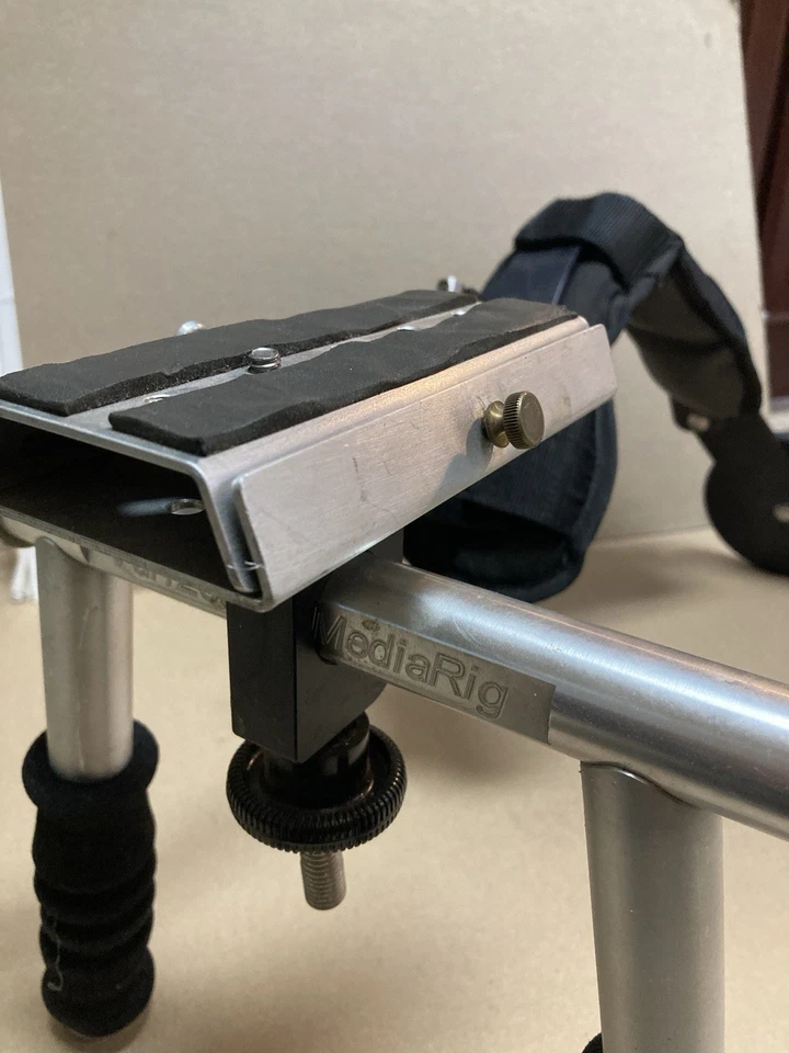 Varizoom Media Rig Padded Camera Shoulder Support - Image 3 of 4