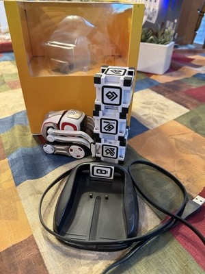 Anki Cozmo Robot Cosmo 392-00062 Original w/ Three Cubes Charging Base & Box