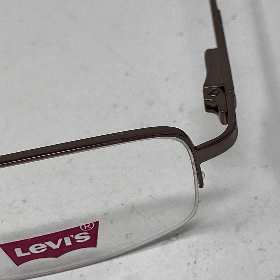 ÓCULOS LEVIS EYEWEAR JS 555A-1 52-18-140 MARROM FLEX DOBRADIÇA M212 - Imagem 3 de 4