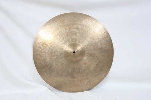 K. Zildjian Istanbul Turkey 18" 1125g. 2" crack along seam - keyhole issue