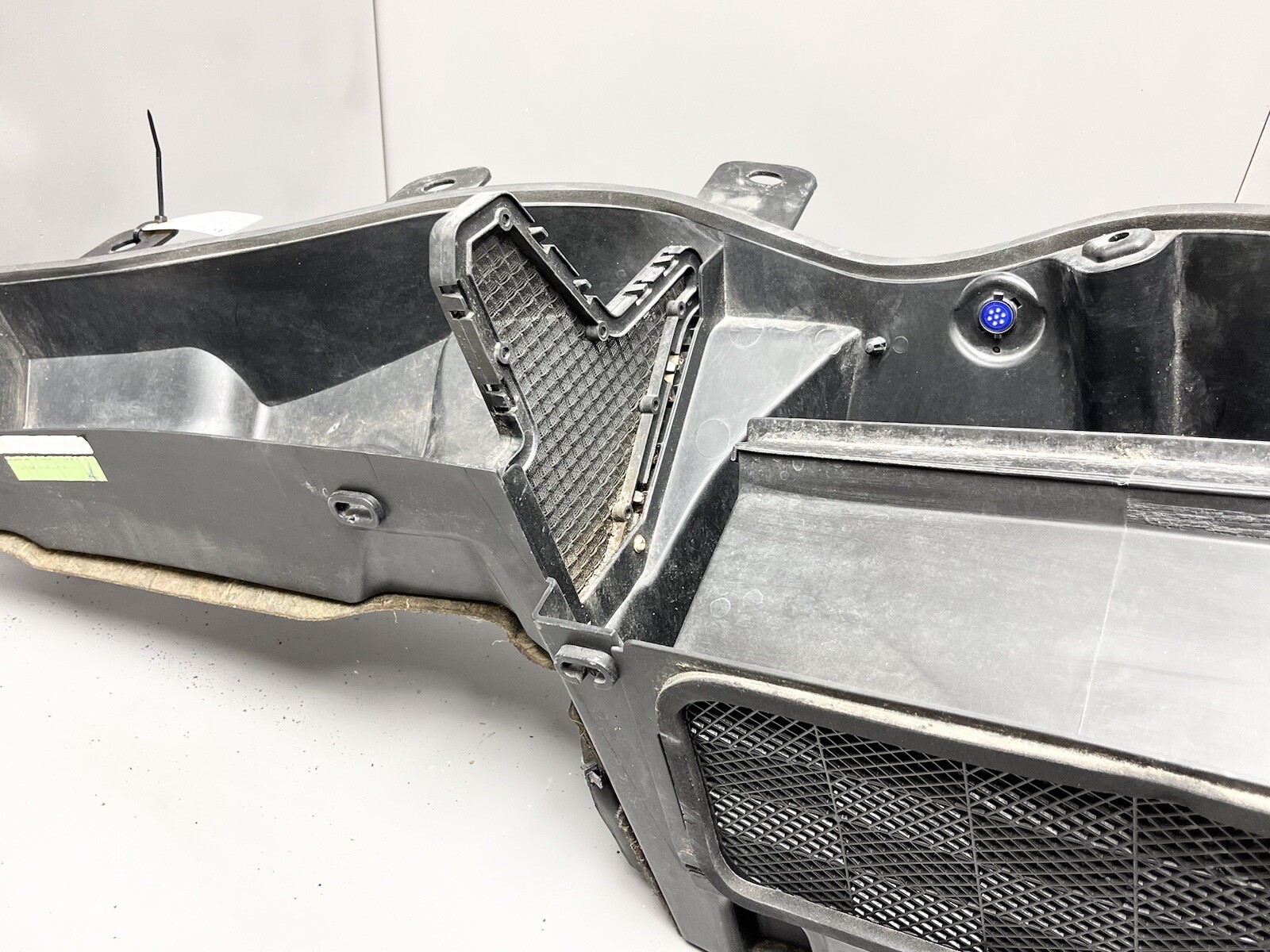 ⭐️2017-2020 MASERATI LEVANTE FRONT RIGHT COWL FACILITY TRAY BOX STORAGE OEM