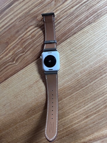 Apple Watch SE 40mm Aluminiumgehäuse-Silber mit Sportarmband in Weiß (Bluetooth) - Afbeelding 4 van 6