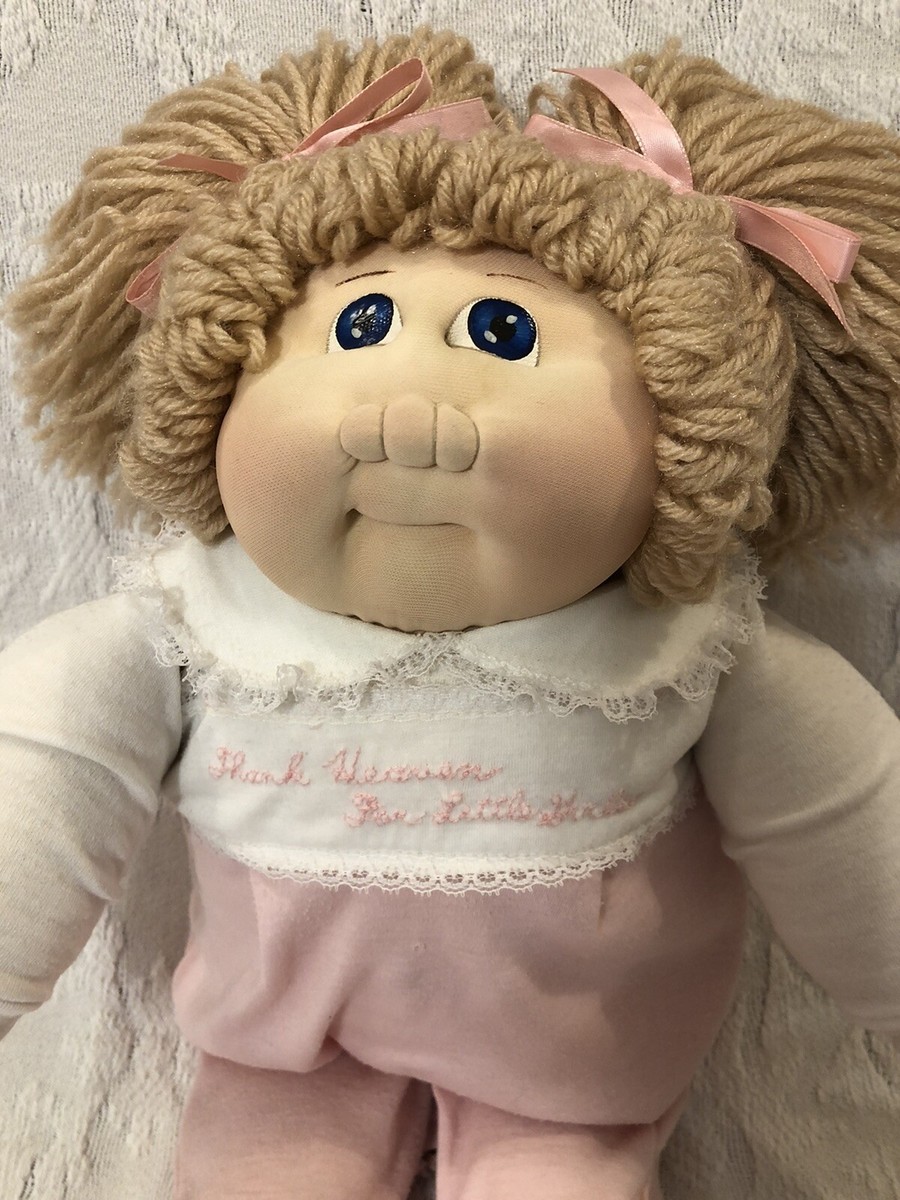 RARE *Signed* 1979 Little People, Xavier Roberts, Soft Sculpt Girl
